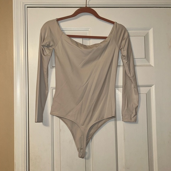 Aritzia off the shoulder contour bodysuit - Picture 2 of 4